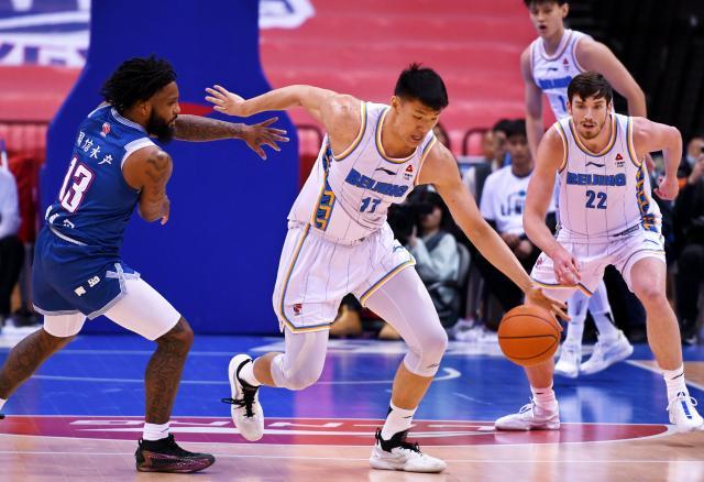 季后赛名额争夺战白热化，五支球队抢最终三个席位